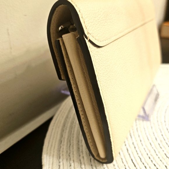 Louis Vuitton Madeleine Wallet – Beige Empreinte w/ Multicolor Flowers 🌸 - Picture 3 of 9